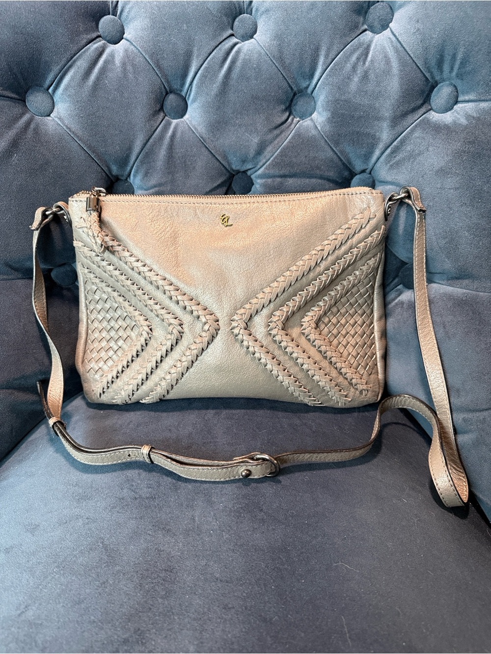 Elliott Lucca Gray 🩶 Woven Chevron Leather Crossbody Purse